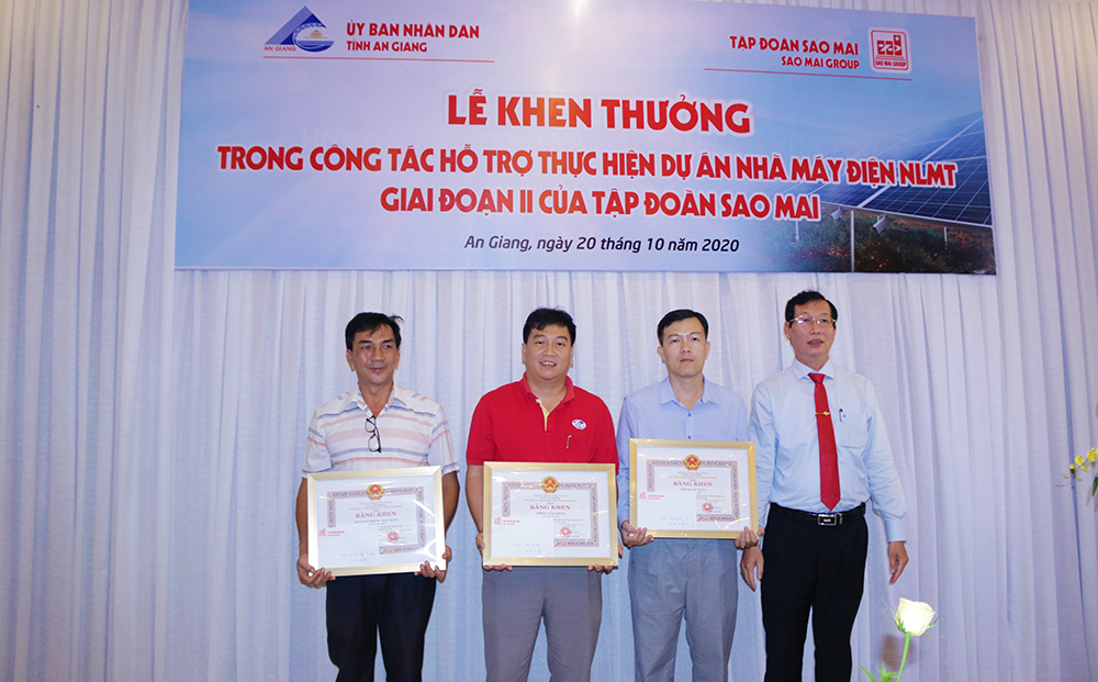 Tuyên dương những tập thể, cá nhân tiêu biểu hỗ trợ Nhà máy điện mặt trời Sao Mai