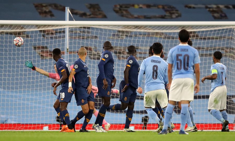 Man City ngược dòng đè bẹp Porto