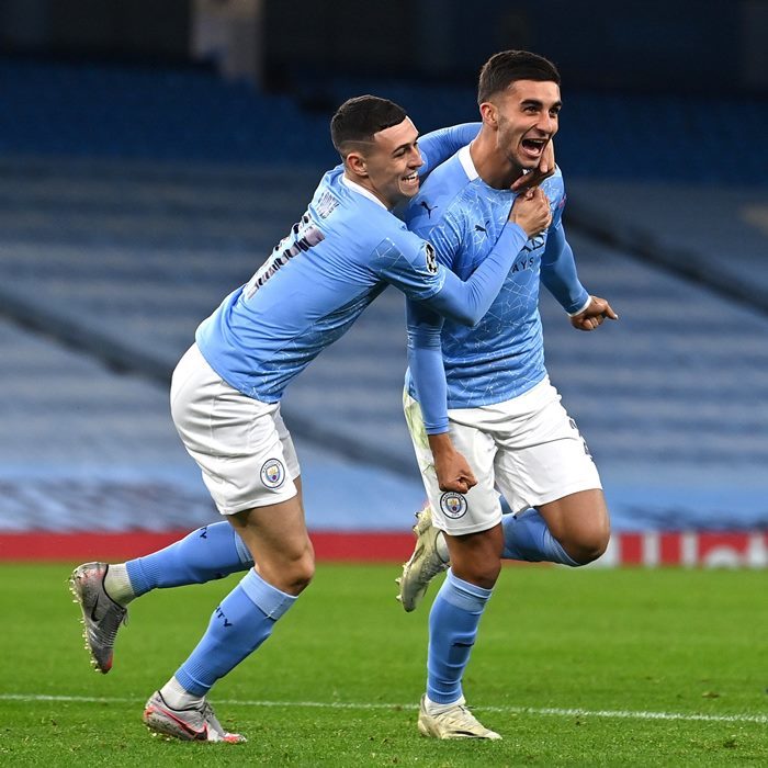 Man City ngược dòng đè bẹp Porto