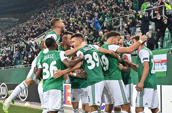 Arsenal suýt lãnh thảm họa thủ môn, ngược dòng hạ Rapid Vienna