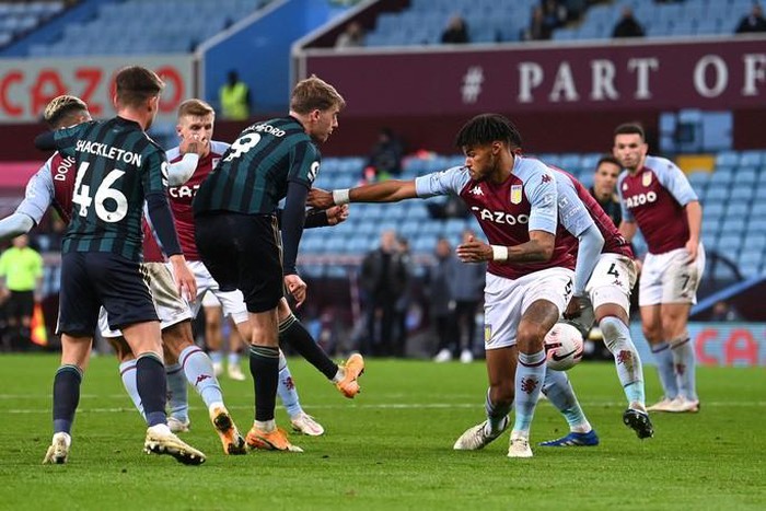 Đại phá Aston Villa, Leeds United bay bổng ở Ngoại hạng Anh