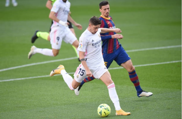 Bước ngoặt VAR, Real khiến Barca ôm hận ngay trên sân nhà