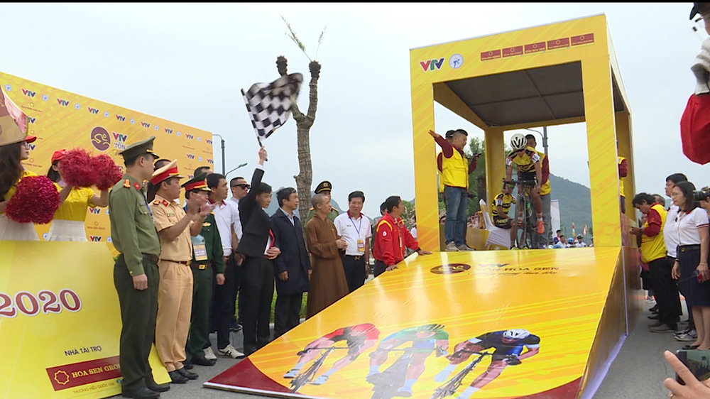 Giải xe đạp VTV Cúp Tôn Hoa Sen 2020 thi đấu chặng 2 nội dung cá nhân tính giờ