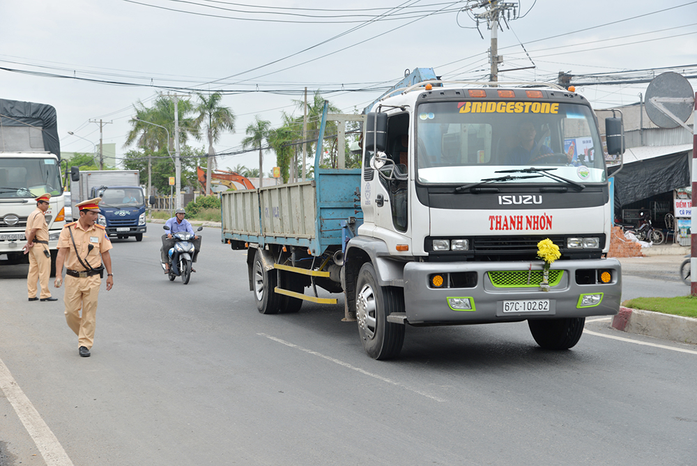 Xử phạt 785 trường hợp vi phạm trật tự an toàn giao thông