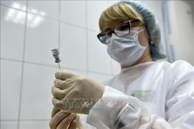 Nga nghiên cứu vaccine ngừa COVID-19 dưới dạng nhỏ giọt hoặc xịt