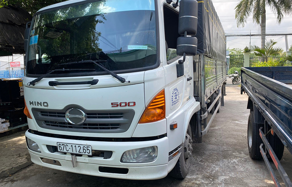 Trạm Cảnh sát Giao thông Châu Phú bắt hàng lậu