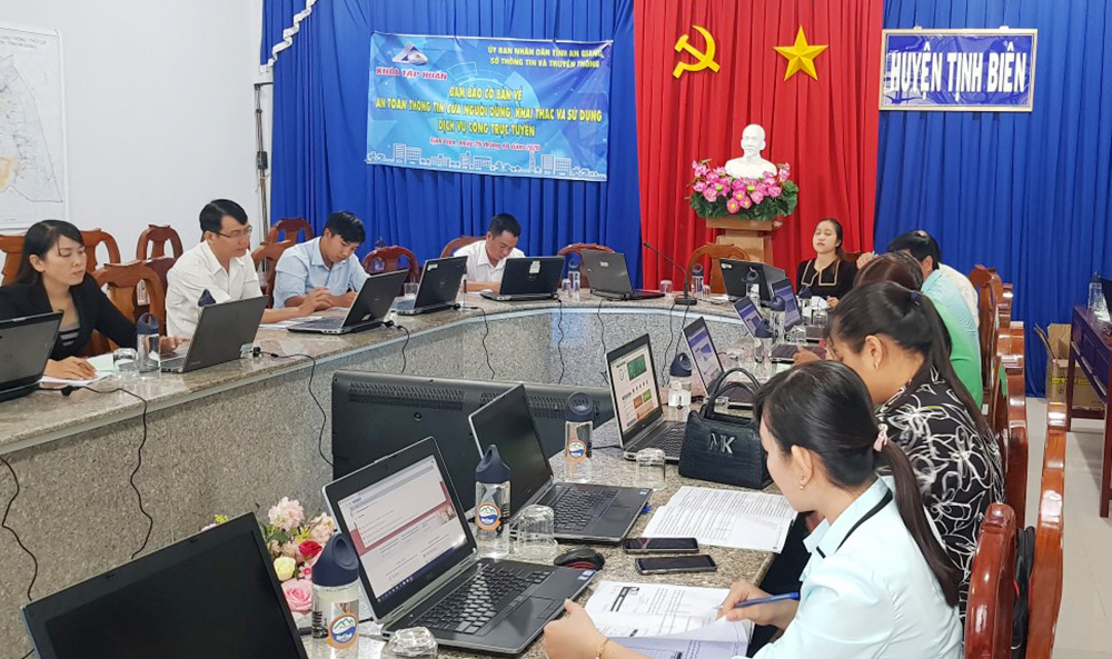 Tập huấn kỹ năng ứng dụng công nghệ thông tin cho cán bộ, công chức, viên chức Tịnh Biên