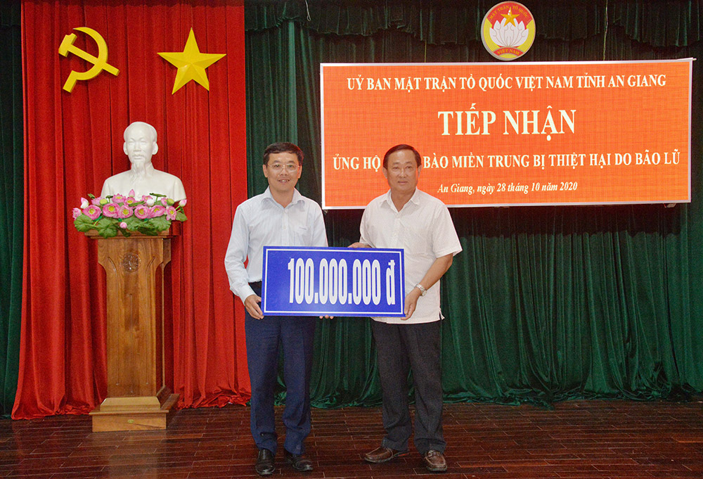 Thêm 100 triệu đồng ủng hộ đồng bào các tỉnh miền Trung bị thiên tai