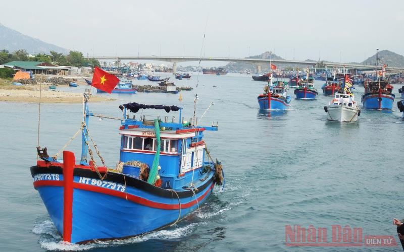Hai tàu cá bị chìm do bão số 9, 26 ngư dân mất tích