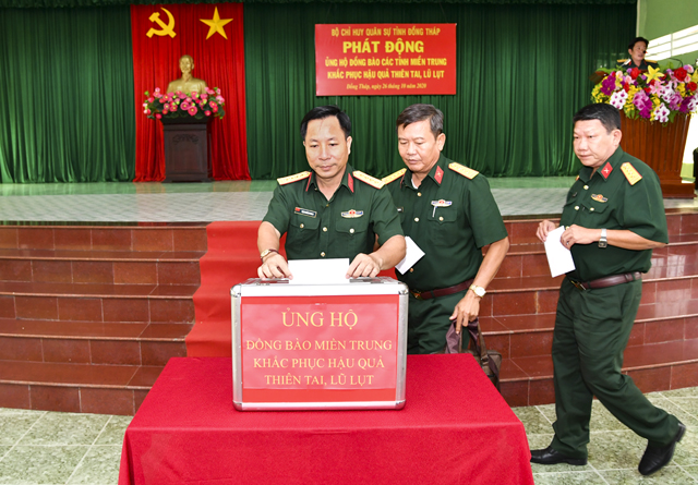 Người dân Đồng Tháp hướng về đồng bào lũ lụt miền Trung