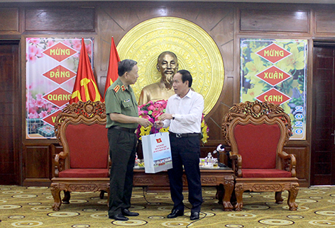 Bộ trưởng Bộ Công an đến thăm, làm việc tại Hậu Giang