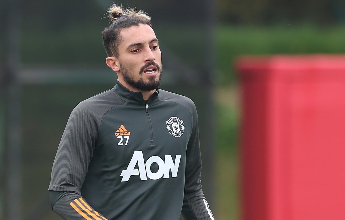 Tân binh Alex Telles của Manchester United mắc COVID-19