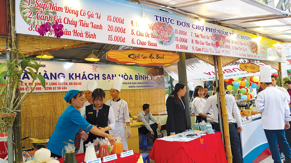 Chợ phiên Khởi nghiệp-Kích cầu tiêu dùng và du lịch sau dịch bệnh COVID-19 tại TP. Long Xuyên