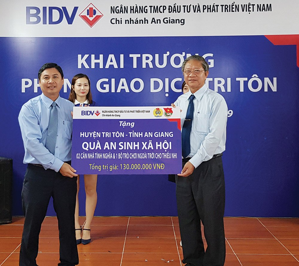 Chung tay chăm lo xã hội