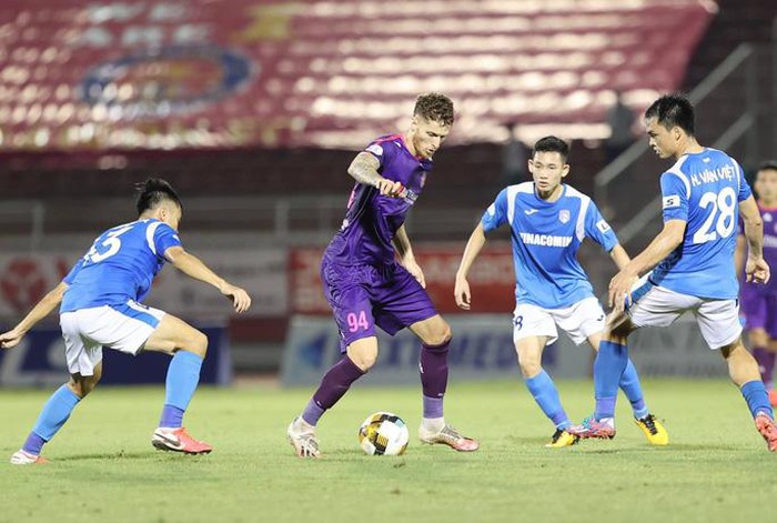 Sài Gòn FC vượt mặt Hà Nội FC