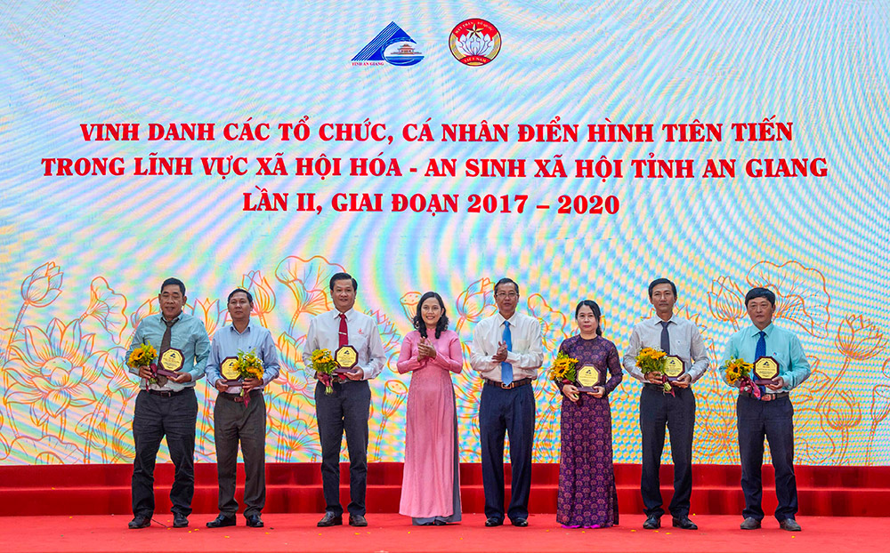 An Giang vinh danh 330 tổ chức, cá nhân có nhiều đóng góp trong lĩnh vực xã hội hóa và an sinh xã hội