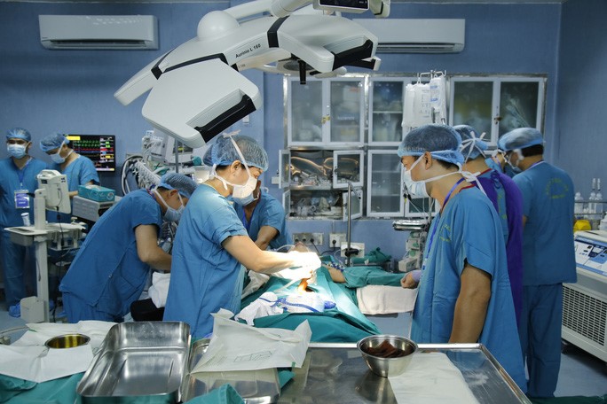 Lần đầu tiên, Việt Nam chinh phục thành công ca ghép ruột