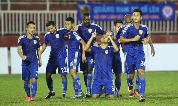 Cuộc chiến trụ hạng: Nam Định hay Quảng Nam phải chia tay V-League?