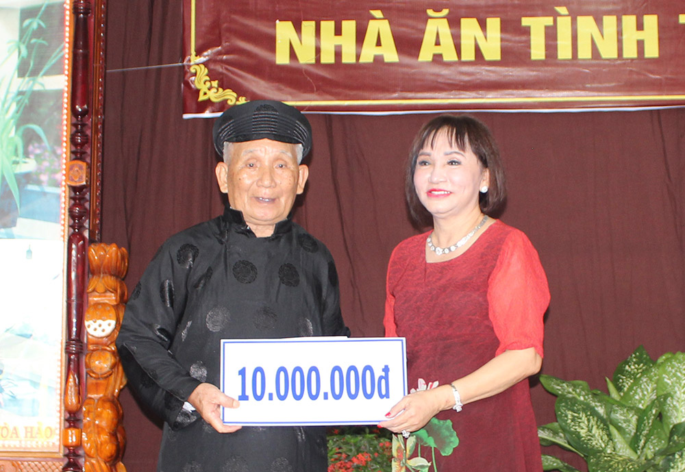 Tổng kết 10 năm thành lập Nhà ăn Tình thương xã Vĩnh Trạch