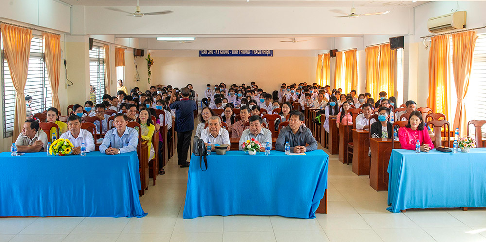 Trao học bổng quỹ Học bổng Từ thiện trí tuệ năm học 2020- 2021