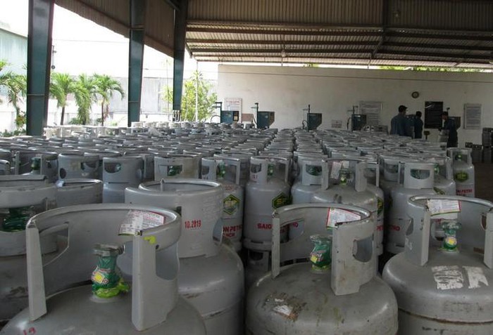Giá gas tăng thêm 19.000 đồng/bình từ ngày mai