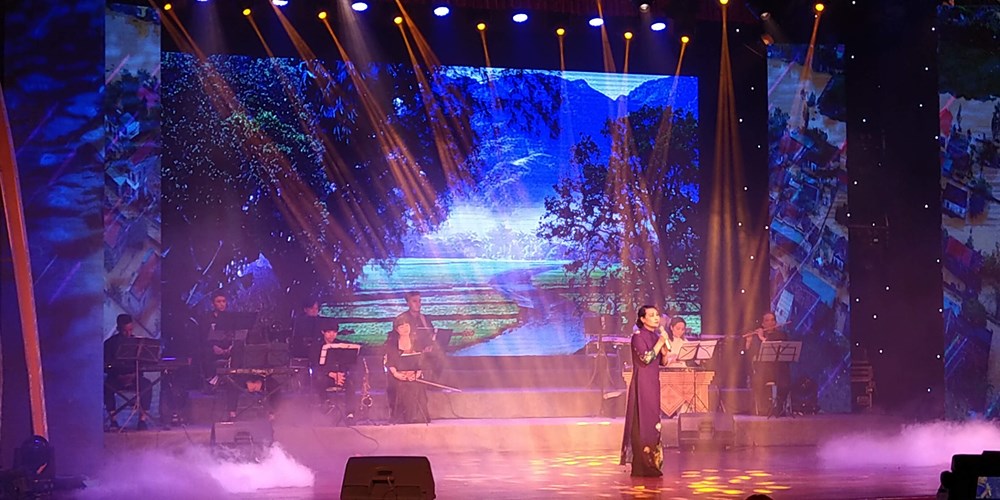 Đêm nhạc ''Thương về miền Trung'': Tấm lòng hướng về người dân vùng lũ
