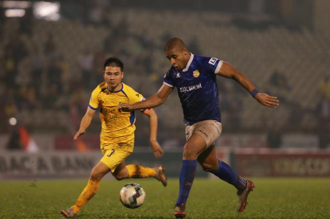 Hòa SLNA, Nam Định trụ hạng V-League với kịch bản nghẹt thở đến khó tin