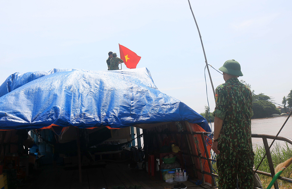 Những bước chân vạn dặm trên biên giới Tây Nam - Kỳ 1: Ngàn cặp mắt ở biên cương