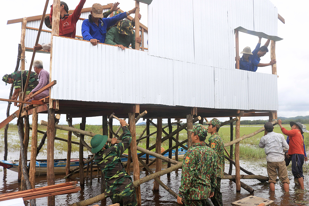 Những bước chân vạn dặm trên biên giới Tây Nam - Kỳ 1: Ngàn cặp mắt ở biên cương