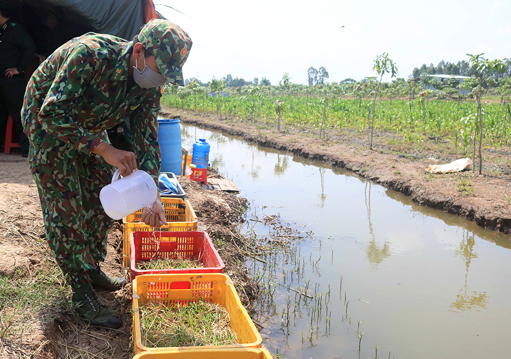 Những bước chân vạn dặm trên biên giới Tây Nam - Kỳ 1: Ngàn cặp mắt ở biên cương