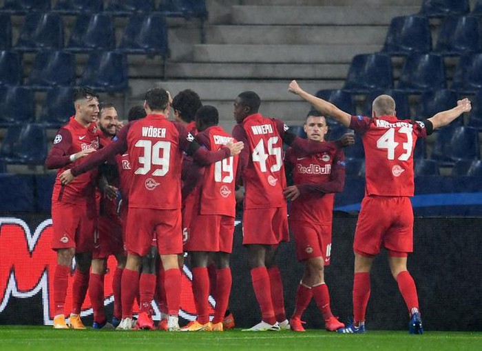 Man City, Bayer Munich khoe sức mạnh với mưa bàn thắng ở Champions League
