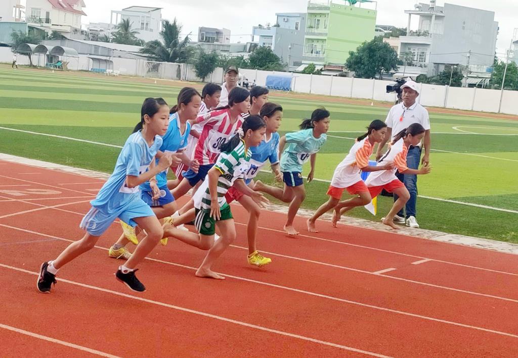 An Phú nâng chất bộ môn điền kinh trong nhà trường