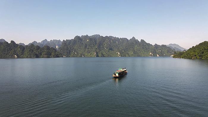 Vẻ hoang sơ được ví như 'Vịnh Hạ Long' của Lâm Bình