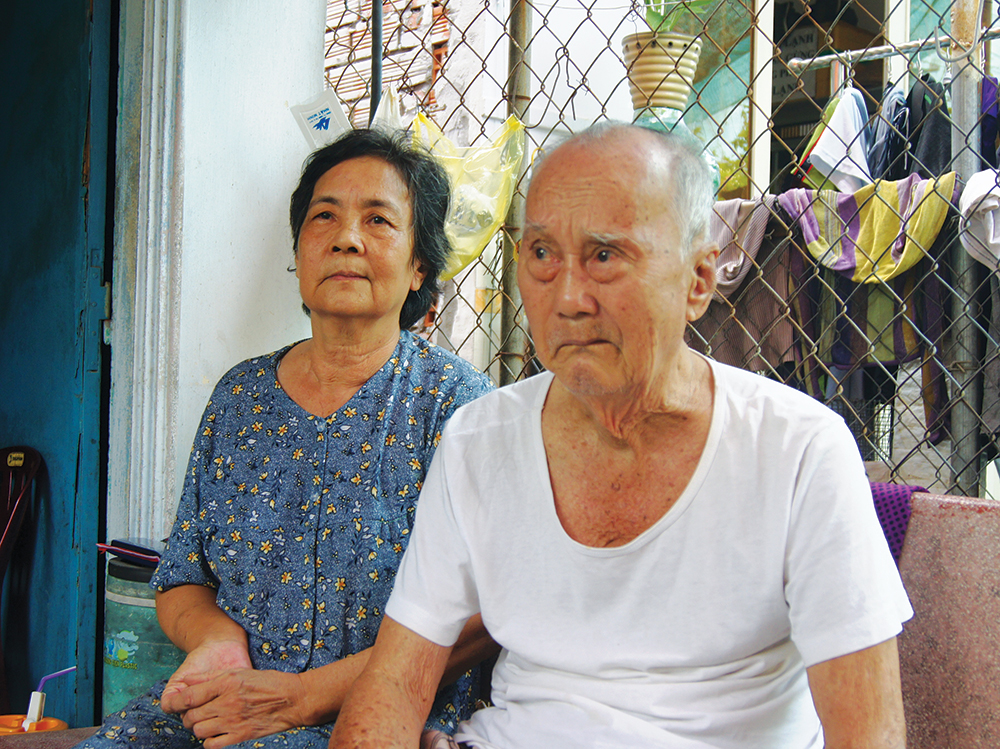 Cảnh khó khăn của 2 gia đình
