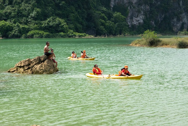 Miền thảo nguyên xanh đẹp tựa “tiên cảnh” cách Hà Nội chỉ hơn 100km