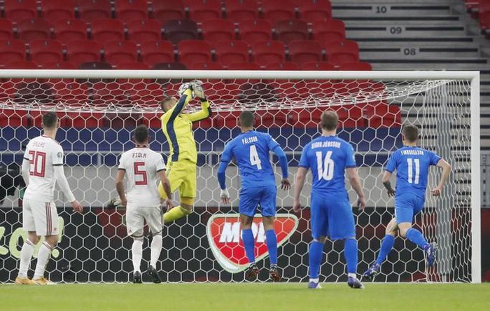 Hungary ngược dòng nghẹt thở loại Iceland, đoạt 'vé vàng' đến Euro 2021