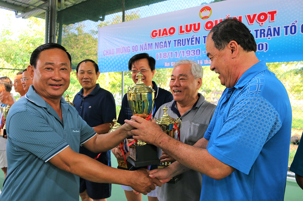 An Giang: Giao lưu quần vợt kỷ niệm 90 năm ngày thành lập Mặt trận Dân tộc thống nhất Việt Nam