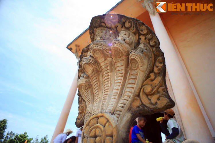 Giải mã hình tượng rắn thần Naga ở các ngôi chùa Khmer Nam Bộ