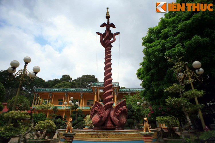 Giải mã hình tượng rắn thần Naga ở các ngôi chùa Khmer Nam Bộ