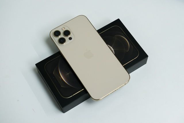 Khám phá iPhone 12 Pro Max vừa về đầu tiên tại Việt Nam