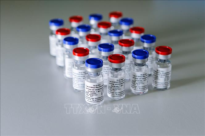 Dịch COVID-19: Nga và Hungary tổ chức sản xuất vaccine Sputnik V