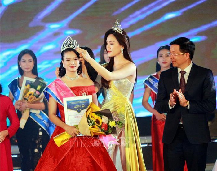 Trần Thị Mai đăng quang Người đẹp Hạ Long 2020