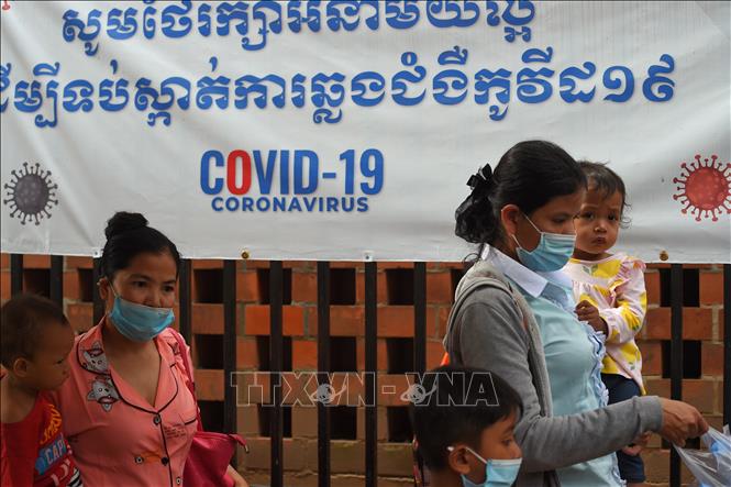 Campuchia phạt nặng trường hợp bán khẩu trang y tế với giá quá cao