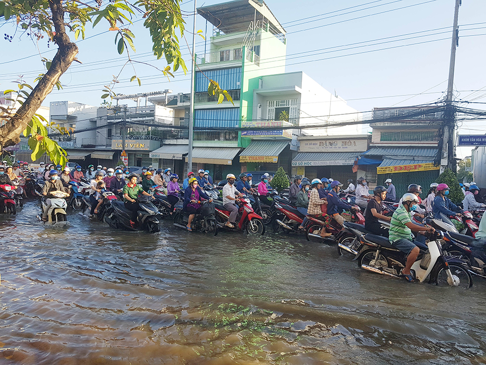 TP. Long Xuyên: Ùn tắc giao thông trên đường Trần Hưng Đạo