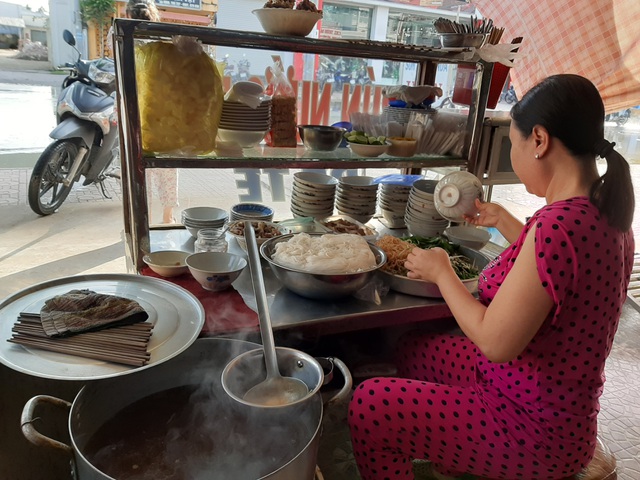 Xuýt xoa nếm thử bún nước lèo “ăn rồi lại muốn ăn thêm” đặc sản ở Sóc Trăng