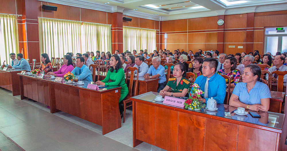TP. Long Xuyên họp mặt kỷ niệm 38 năm ngày Nhà giáo Việt Nam ( 20-11-1982 - 20-11-2020)