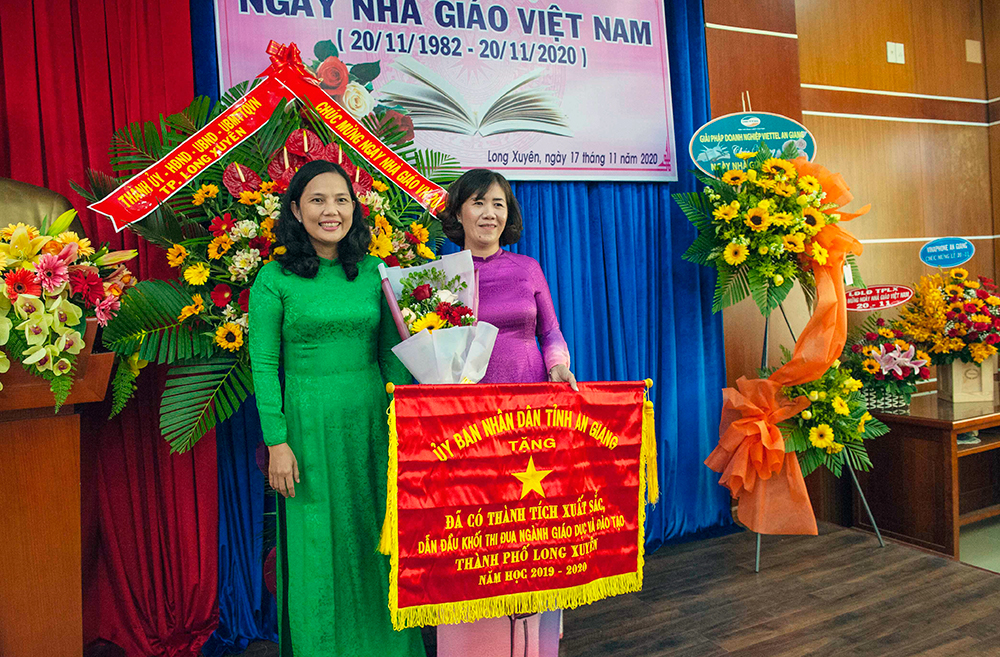 TP. Long Xuyên họp mặt kỷ niệm 38 năm ngày Nhà giáo Việt Nam ( 20-11-1982 - 20-11-2020)