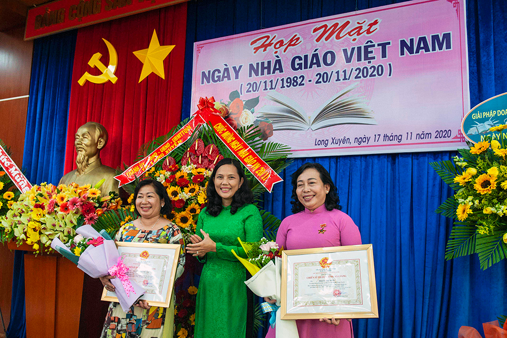 TP. Long Xuyên họp mặt kỷ niệm 38 năm ngày Nhà giáo Việt Nam ( 20-11-1982 - 20-11-2020)