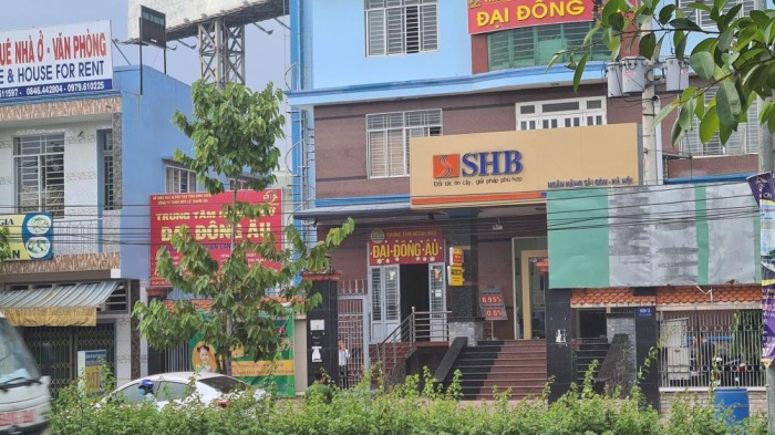 Thanh niên cầm vật giống súng, cướp ngân hàng SHB ở Bình Dương