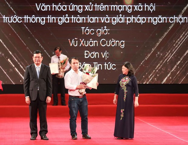 45 cá nhân và tập thể được trao giải báo chí về văn hóa ứng xử
